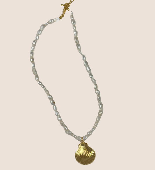 Pearl Shell Pendant Necklace